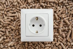 vista-dall-alto-della-presa-elettrica-a-pellet